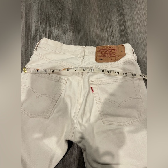 white levi’s - Picture 6 of 7